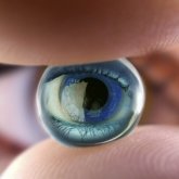 Crean un ojo biónico para ciegos de nacimiento