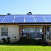 Paneles solares en todas las casas de Japón