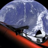 Un coche viaja por el espacio - Cohete Falcon heavy